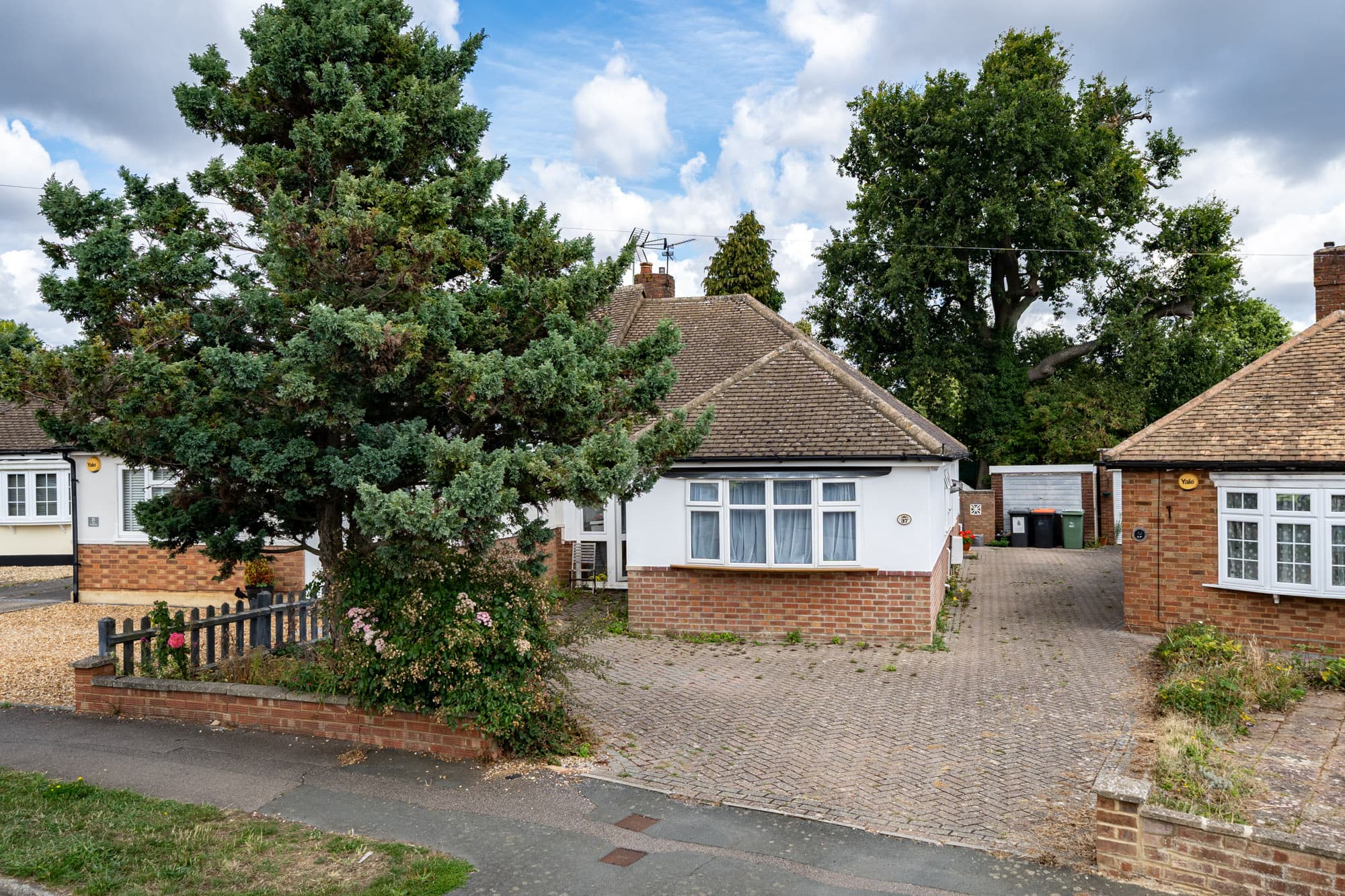 The Crescent, Caddington, LU1