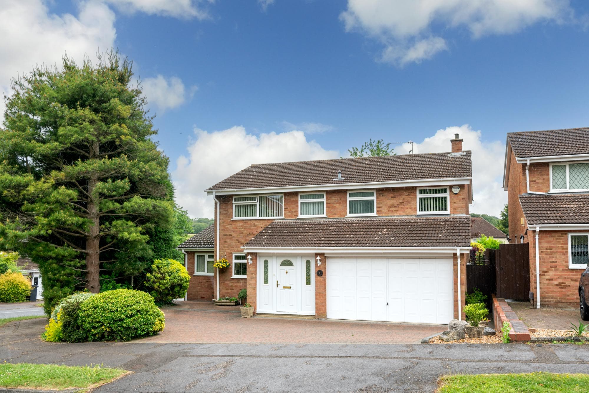 Crosslands, Caddington, LU1