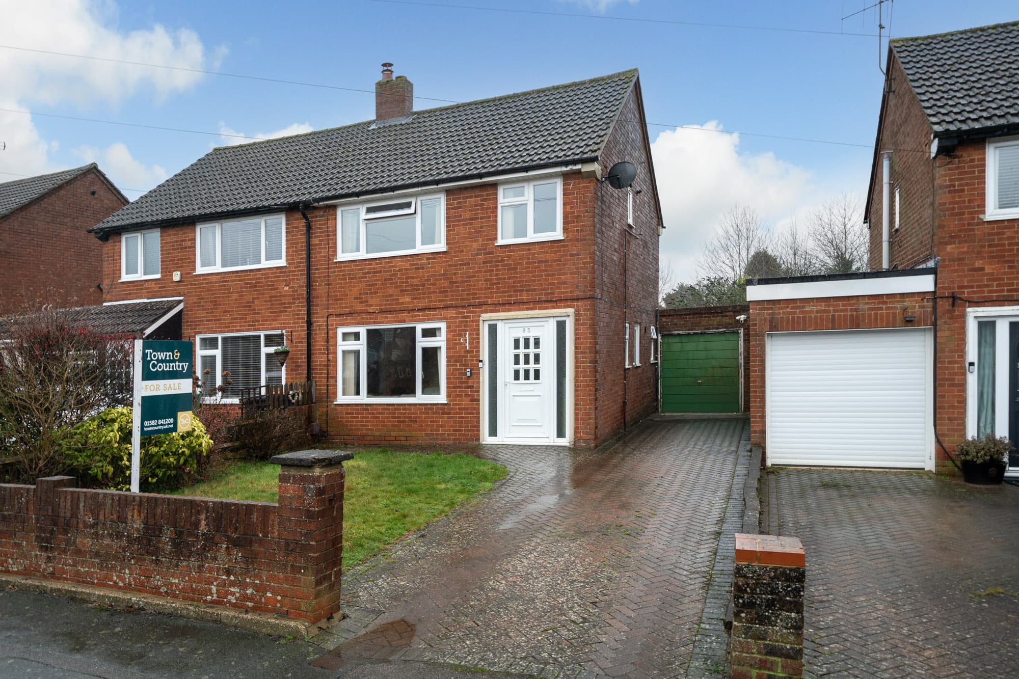 Elm Avenue, Caddington, LU1