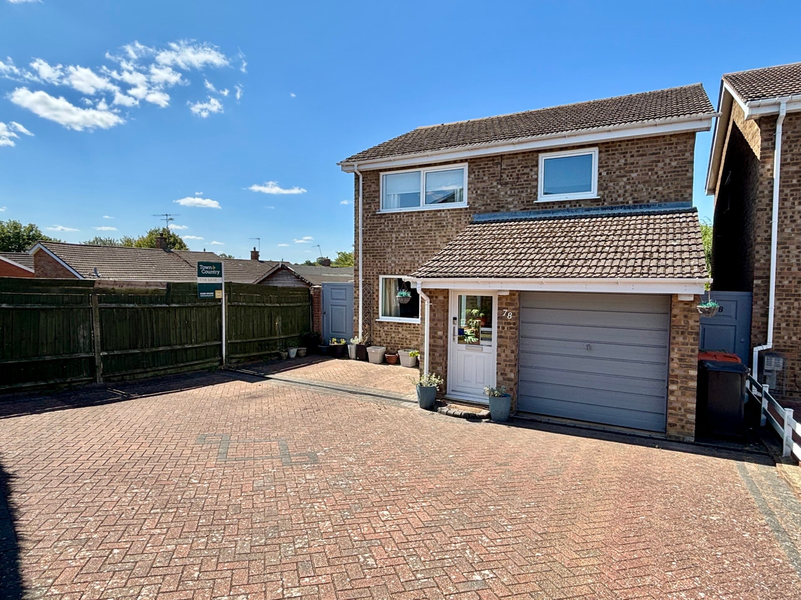 Crosslands, Caddington, LU1