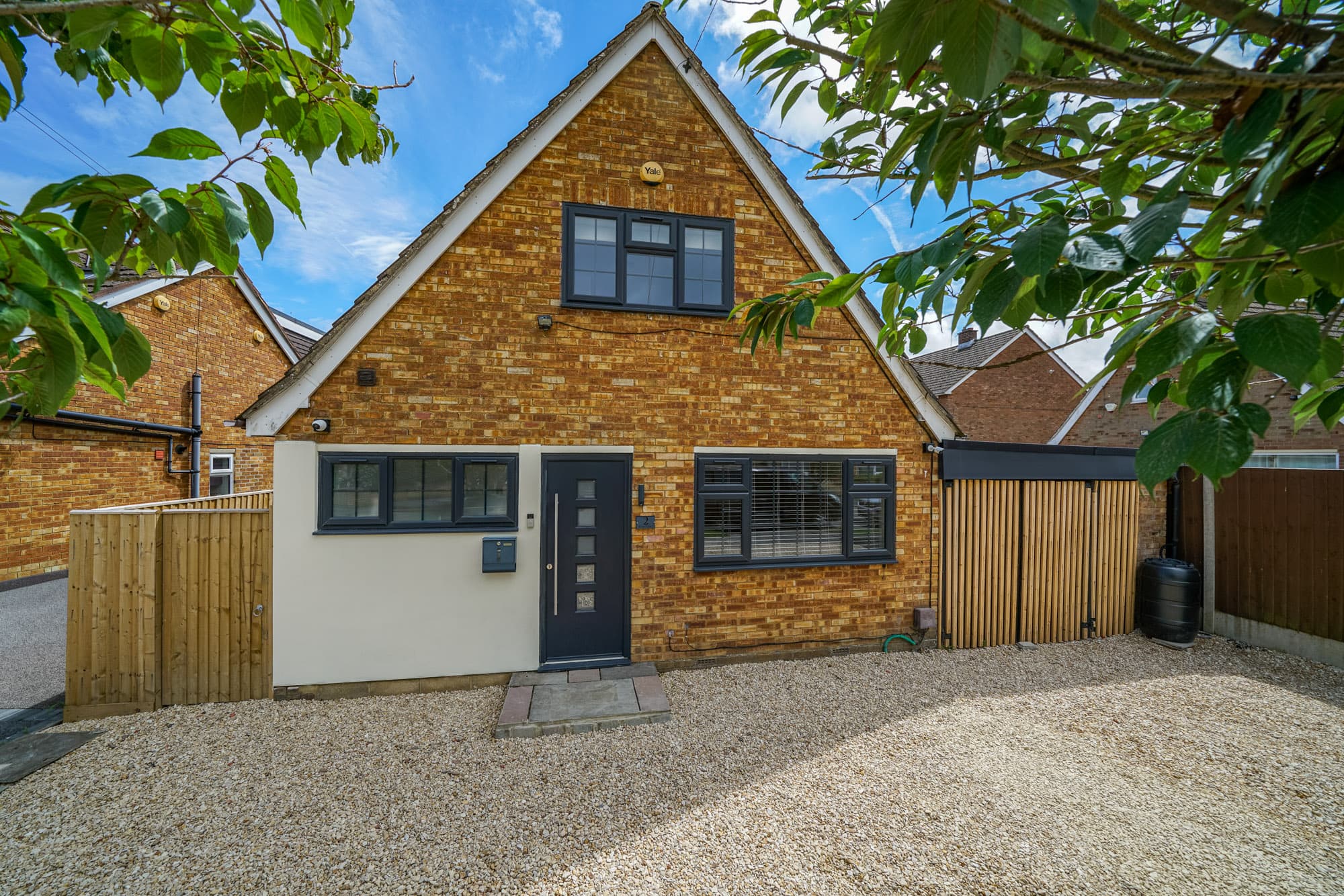 Five Oaks, Caddington, LU1