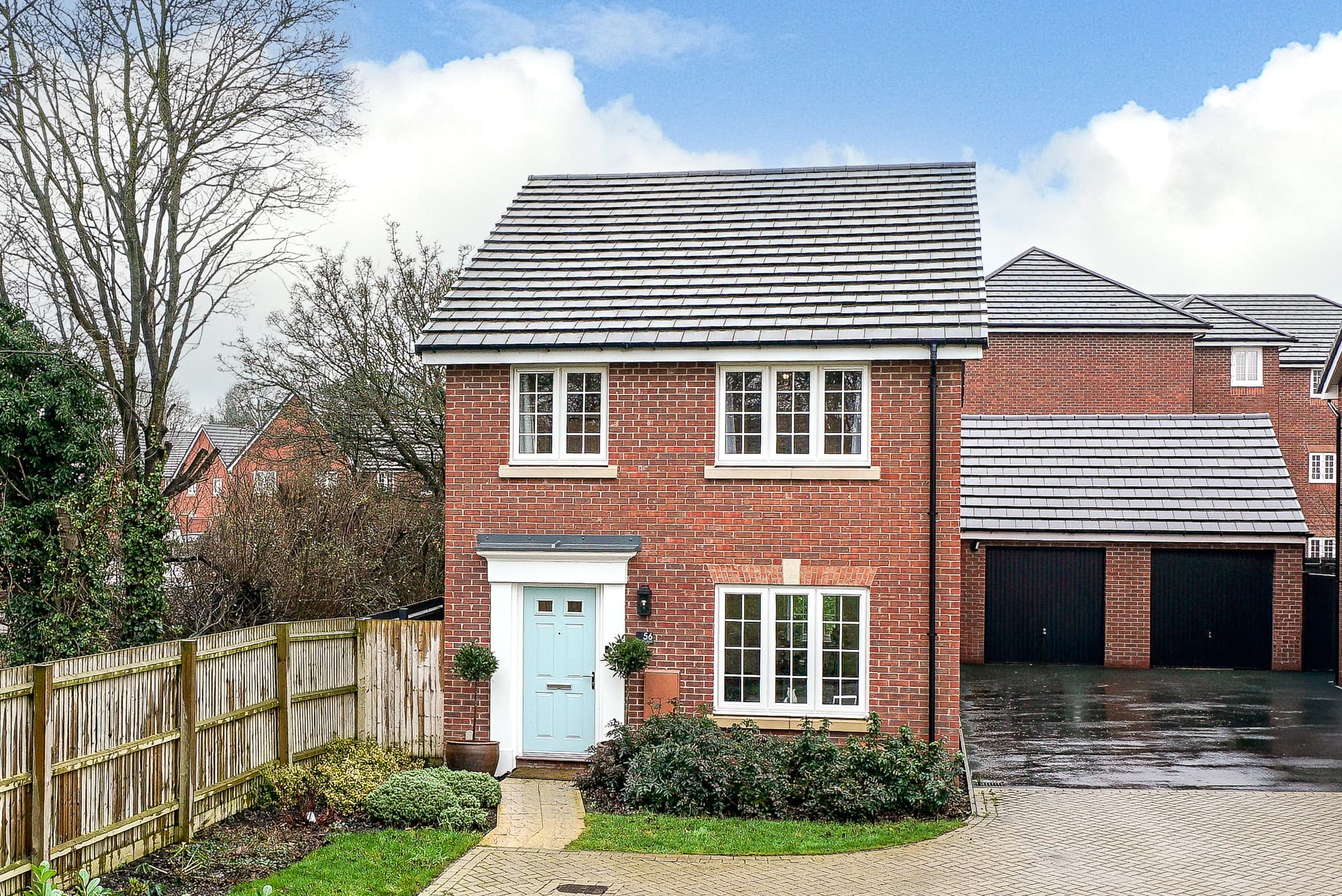 Bellingham Gardens, Thorn, LU5