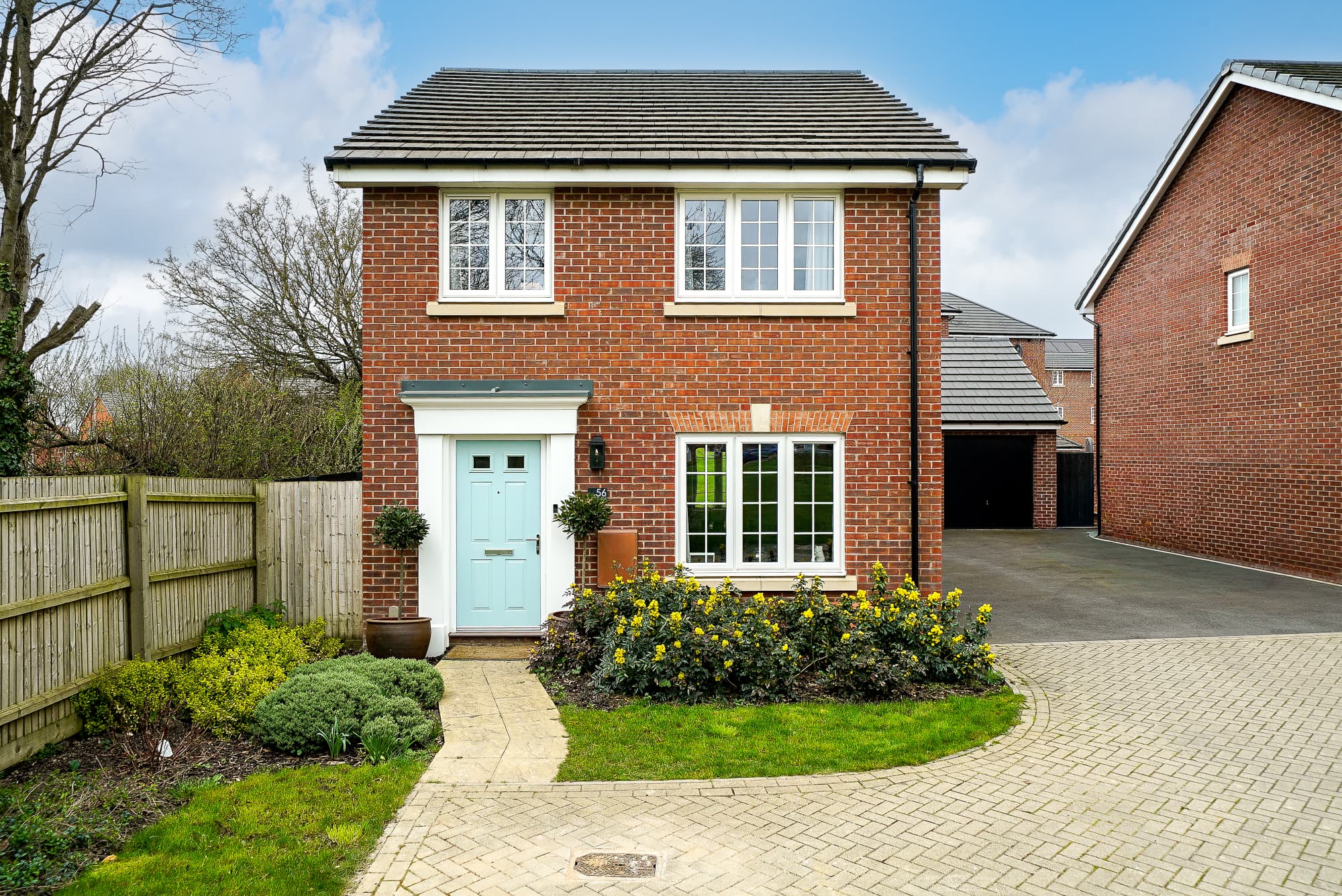 Bellingham Gardens, Thorn, LU5