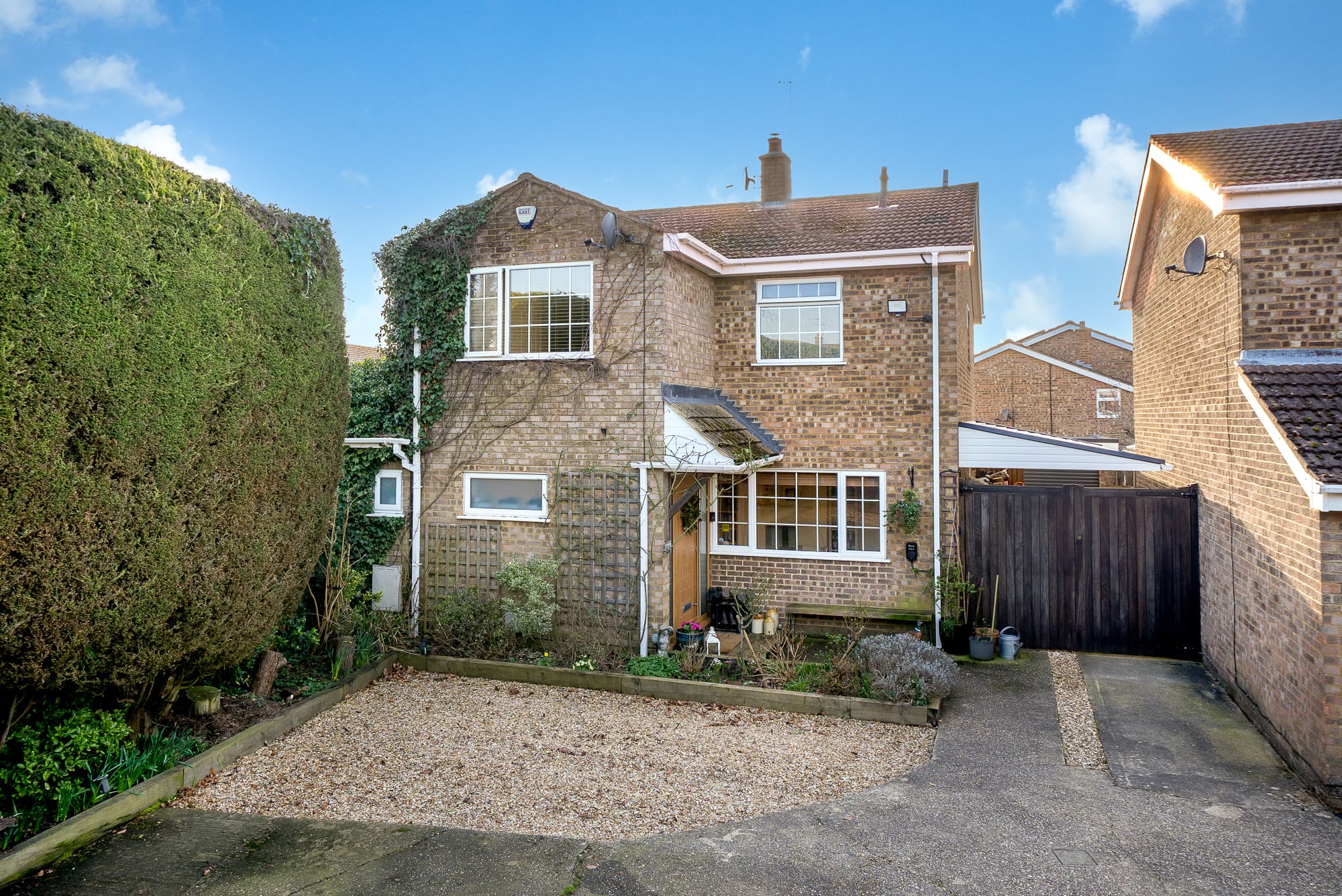 Crosslands, Caddington, LU1