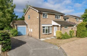 Crosslands, Caddington, LU1