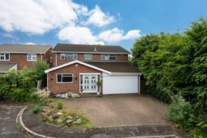 Crosslands, Caddington, LU1