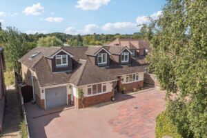 Holywell Road, Studham, LU6